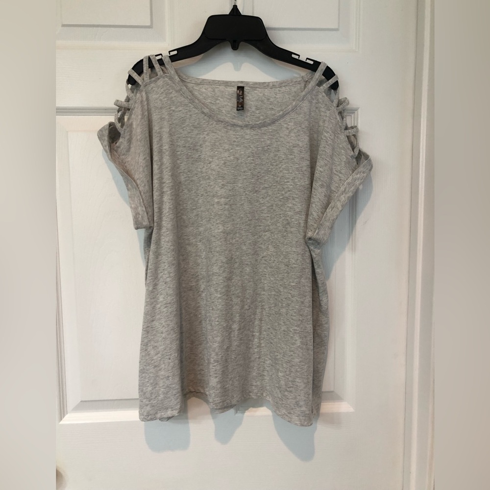 i ma belle light grey top w/ cuff lattice short sleeves